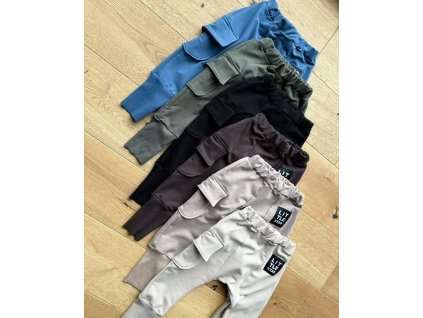 Rastúce zelené tepláky