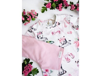 Zebrové tričko a kraťasy