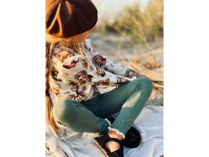 Ježkové tričko a zelené legínky