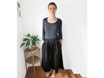 černá kalhotosukně