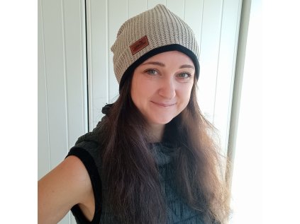 300 damska cepice piskova uvnitr cerna