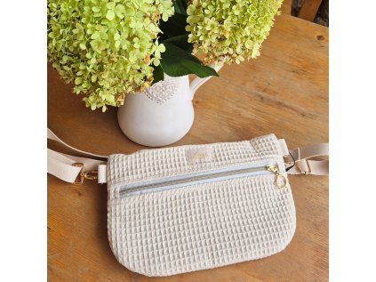 Designová taška crossbody vafle Smetanová 1