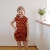 Dětské šaty puntíky na terakotě