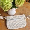 794 3 damska designova taska crossbody vafle smetanova 1