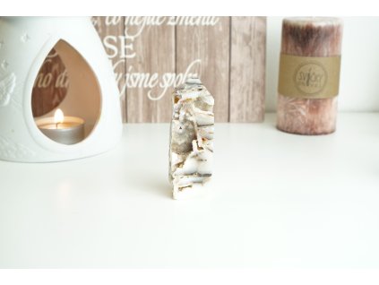 Sfalerit - obelisk s krystaly - světlý