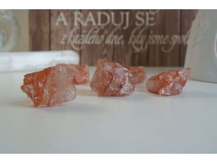 Křišťál s Hematitem - surový krystal