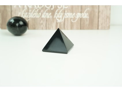 Pyramida z Obsidiánu