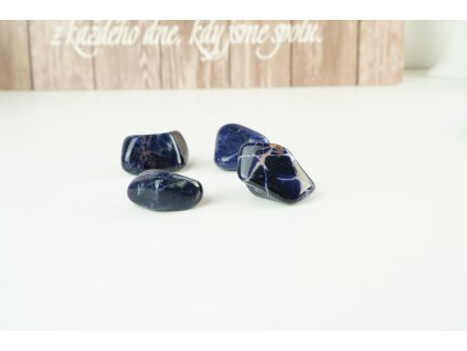 Sodalit do kapsy – kámen klidu a intice