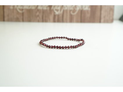 Granát - náramek 4 mm