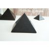 Šungit pyramida 10 cm - matná