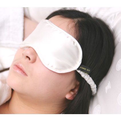 hedvábná relaxační maska na oči bílá LOVESILK