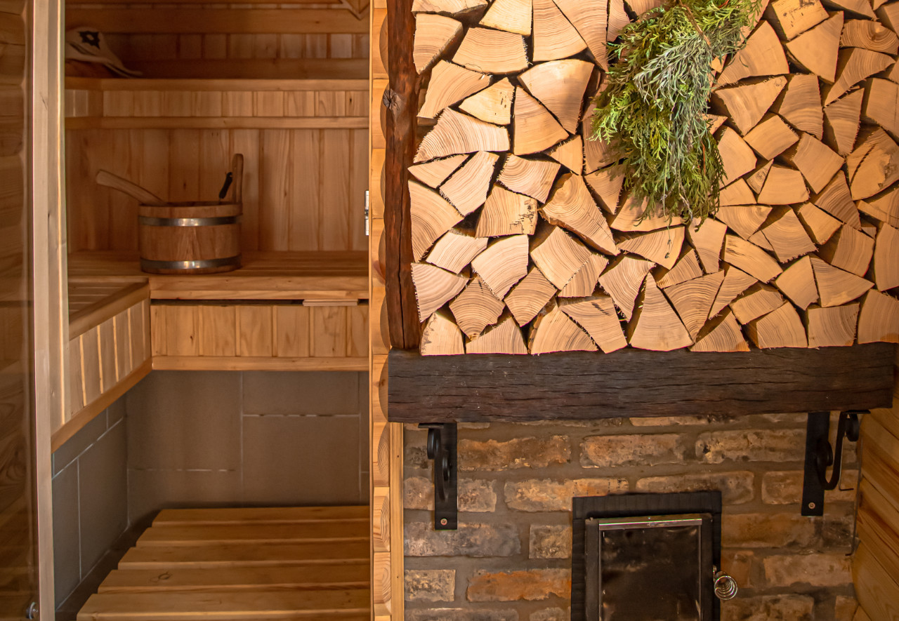 Průvodce po saunových tradicích po celém světě: Finská sauna, ruská banya, turecký hammam a další