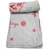Vánoční mikroplyšová deka 150x200cm - šedá s červenou baňkou