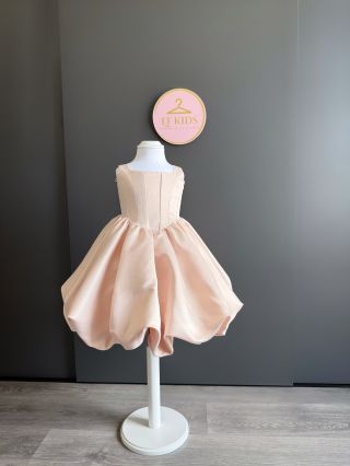 🎀Výnimočné šaty pre malú princeznú Tieto nádherné šaty teraz ponúkame za zvýhodnenú cenu 🤍 Máme už len 1 jediný kus vo...