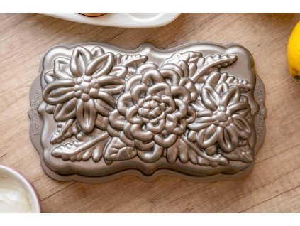Forma na biskupský chlebíček Nordic Ware Luční květy