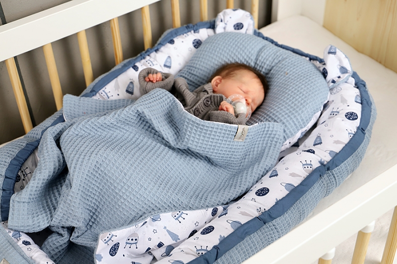 118063-201782-baby-nellys-sada-komplet-oboustranne-hnizdecko-velvet-60-x-90-cm-vesmir-modra