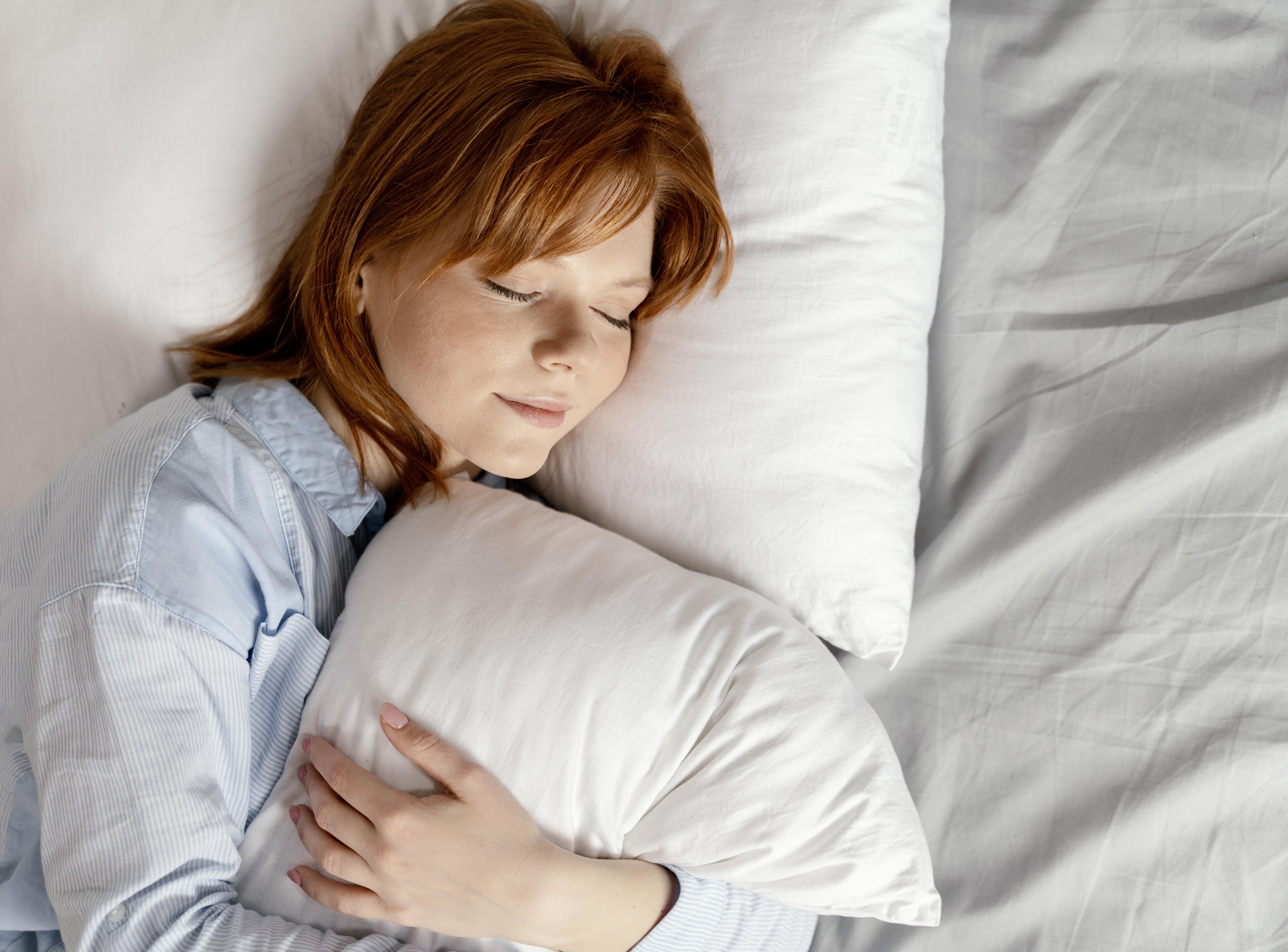 portrait-woman-home-sleeping