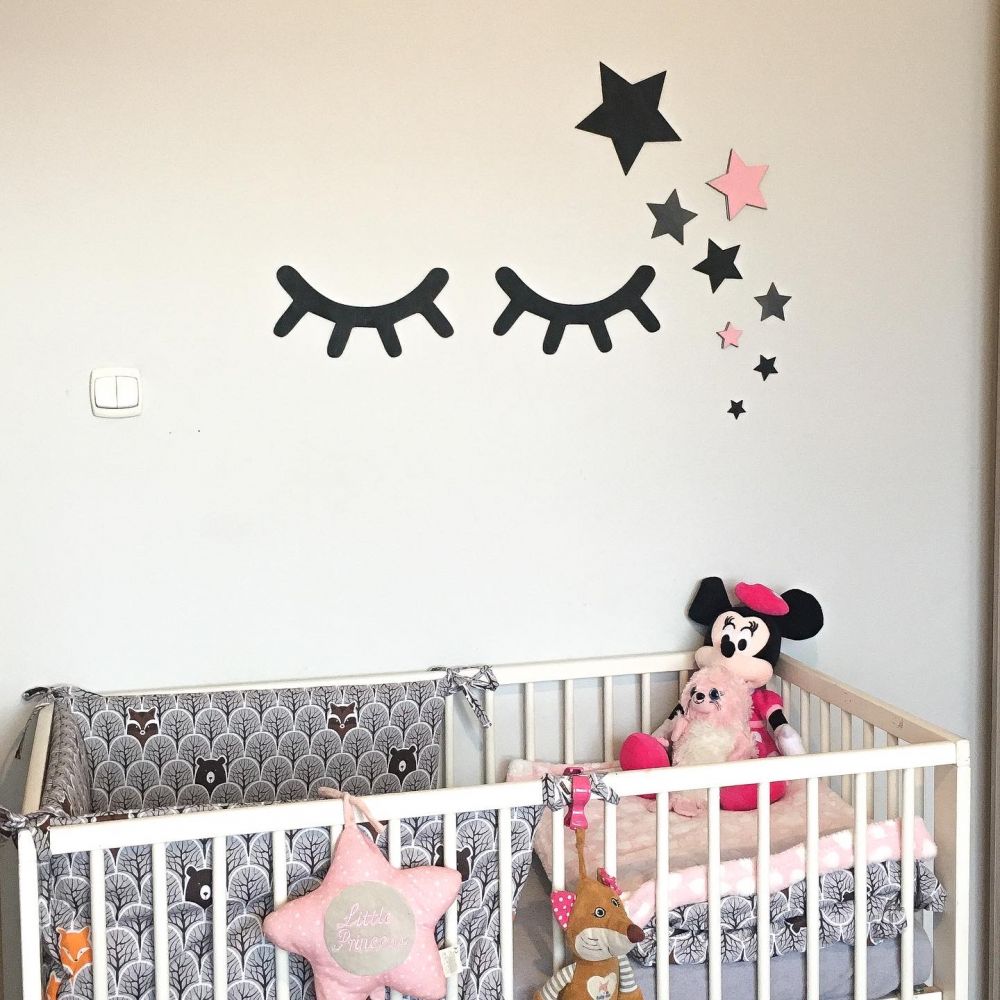 NEF Dřevěná dekorace na zeď - hvězdičky a spící očka - růžová