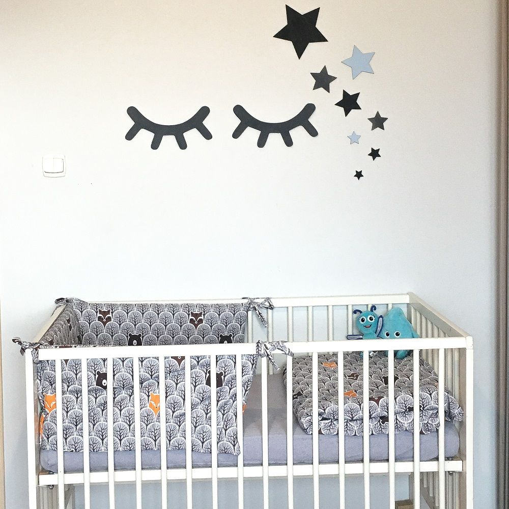 Levně NEF Dřevěná dekorace na zeď - hvězdičky a spící očka - modrá