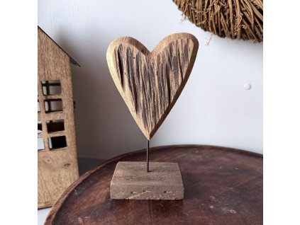 Srdce na stojanu z náplavového dřeva