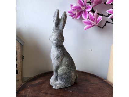 Zajíc beton 31cm