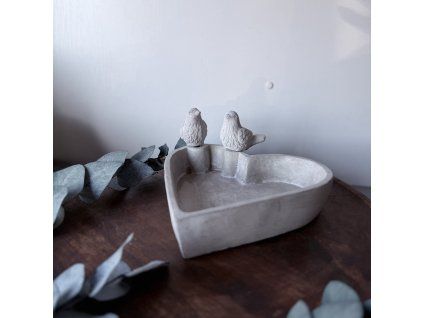 Cementové pítko srdce