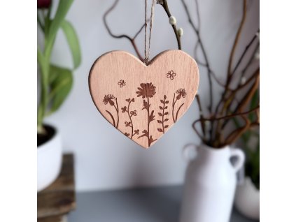 Dřevěné srdíčko k zavěšení luční kvítí 12,5cm velké