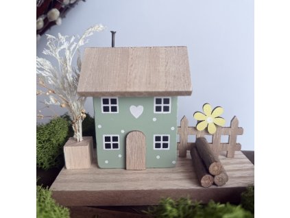 Dřevěný domeček se zahrádkou