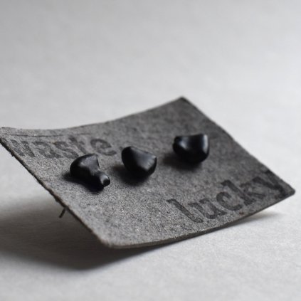 asymetricke cerne trio (1)