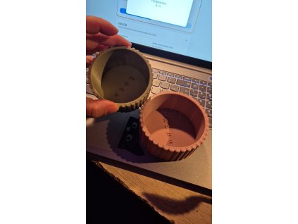 Dávkovač na granule