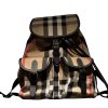 Burberry-Střední-batoh-ARCHIVE-BEIGE-ludmilabaran-com