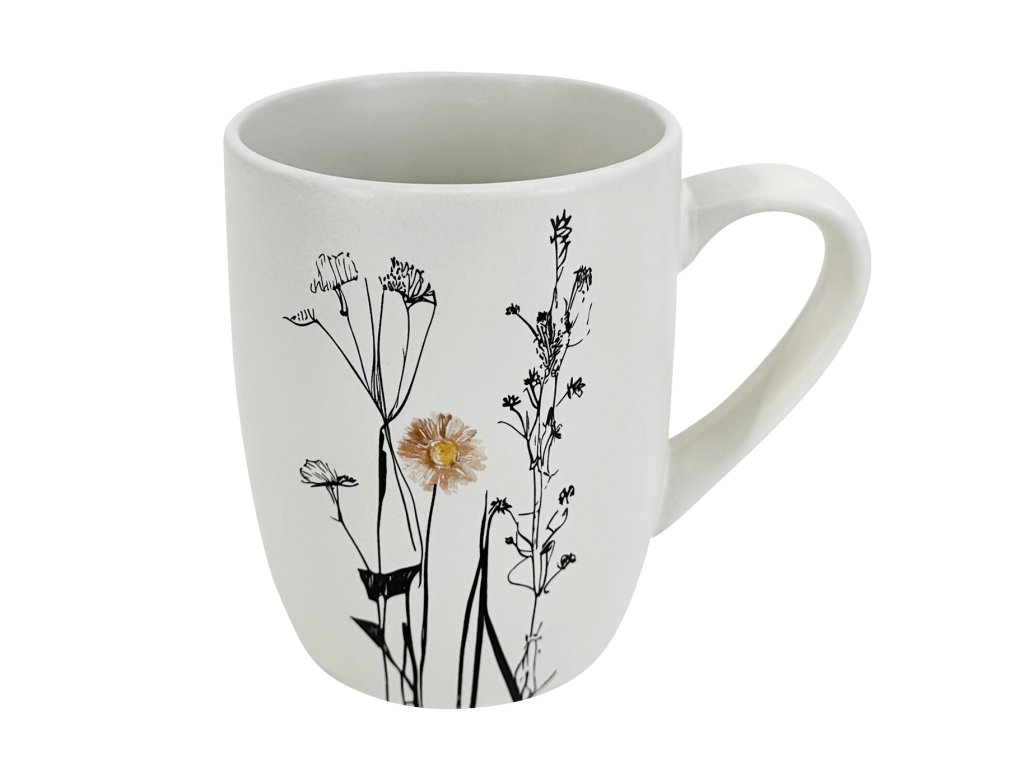 Keramický hrnek Cream Garden Color 350 ml v smetanovo-černém provedení s jemným květinovým dekorem a barevným květem. Elegantní design pro každodenní použití.