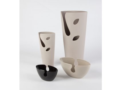 1501 vaza hole 13x7x27cm hneda