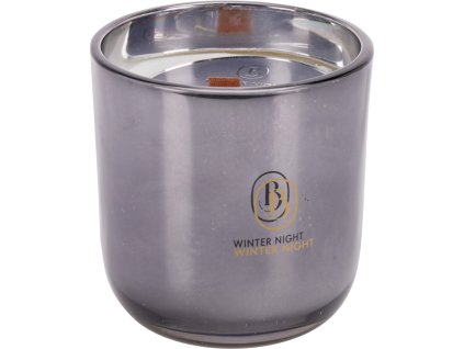 Vonná svíčka ve skleněné nádobě v metalické tmavě šedé/stříbrné barvě, s dřevěným knotem a logem "B" a nápisem "Winter Night".