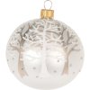 Perleťová skleněná vánoční koule s třpytivým motivem opadaného jehličnatého stromečku.