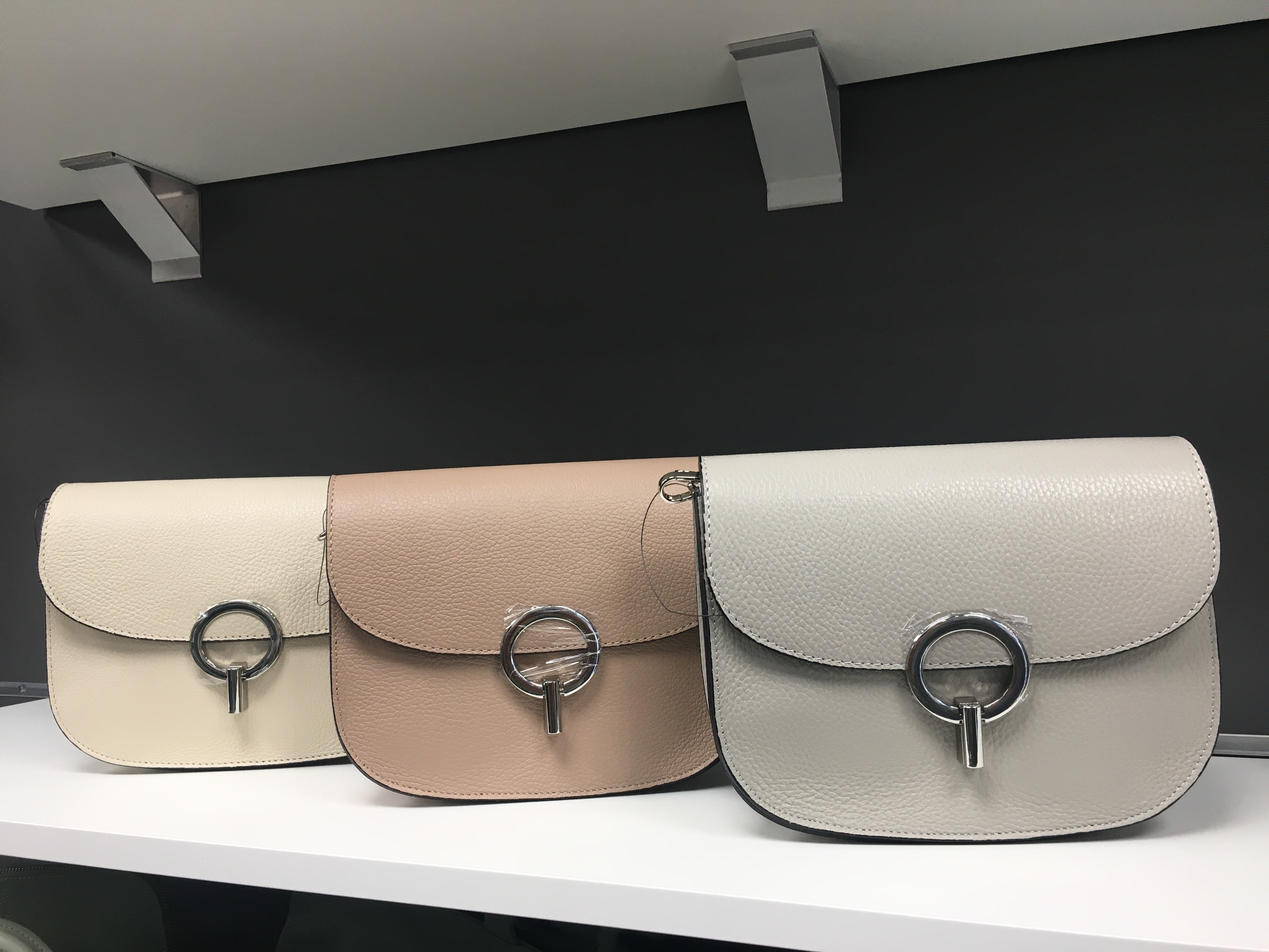 Co je crossbody kabelka