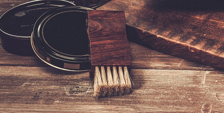 Jak se starat o kůži či syntetiku