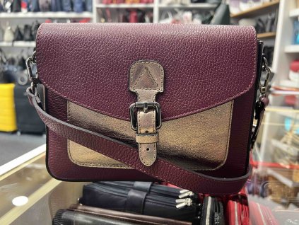 Dámská kožená crossbody kabelka Vera Pelle 8332 - malinová