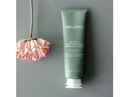 3107 lehky definujici krem pro vlnite a kudrnate vlasy neuma neu curl perfecting creme 150 ml