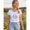 Vyšívané tričko Letná lúka s vážkou na postave