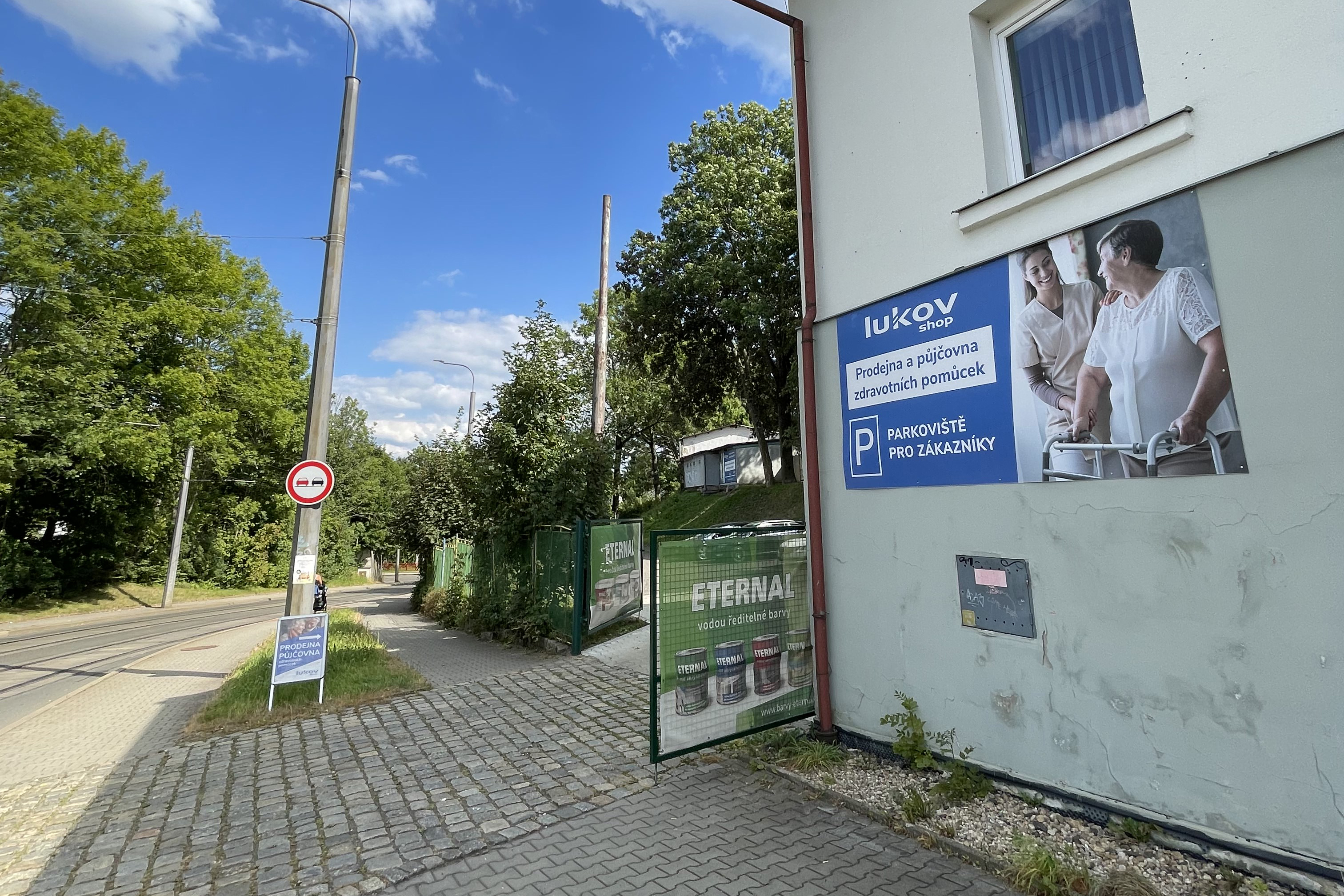 prodejna_parkoviste