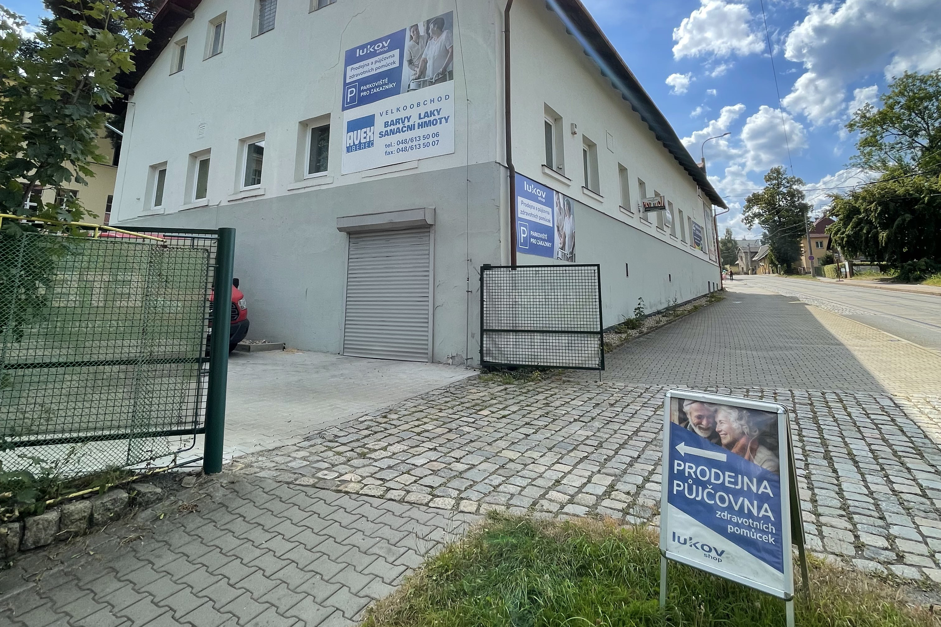 prodejna_parkoviste2