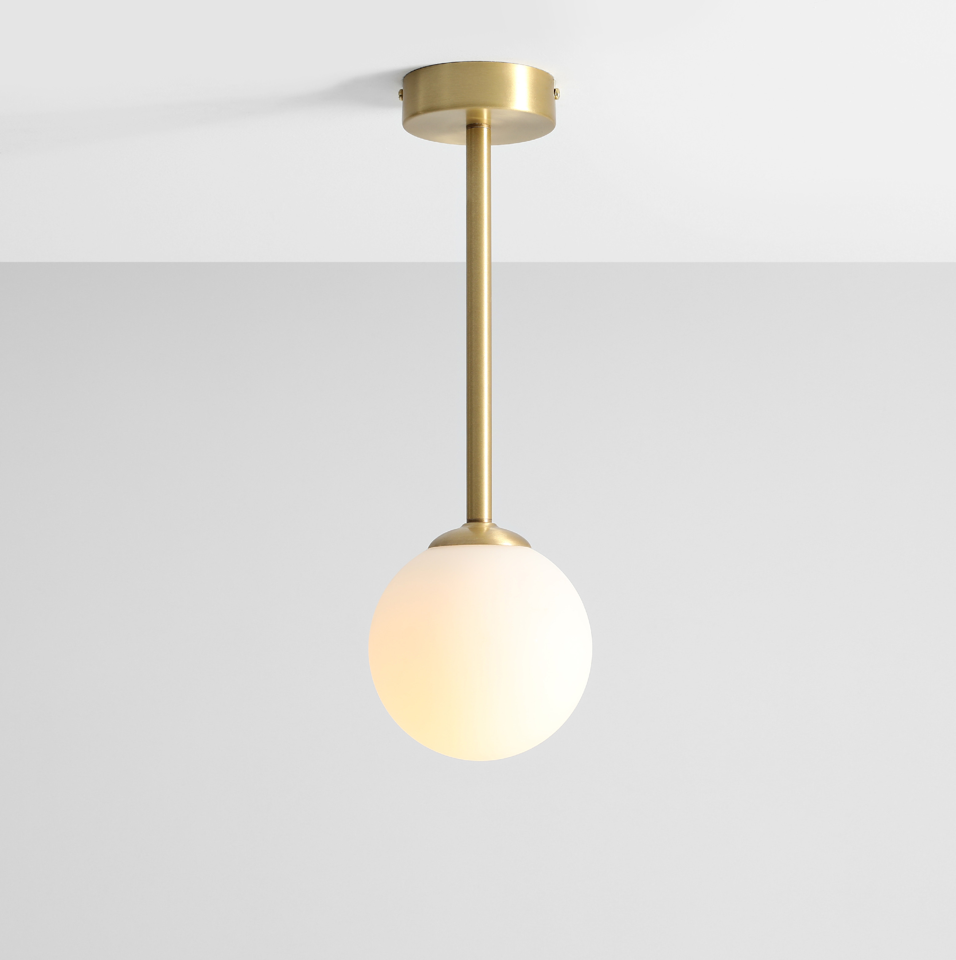 PINNE BRASS | Jednoduchá stropná lampa v mosadznom prevedení Veľkosť: S