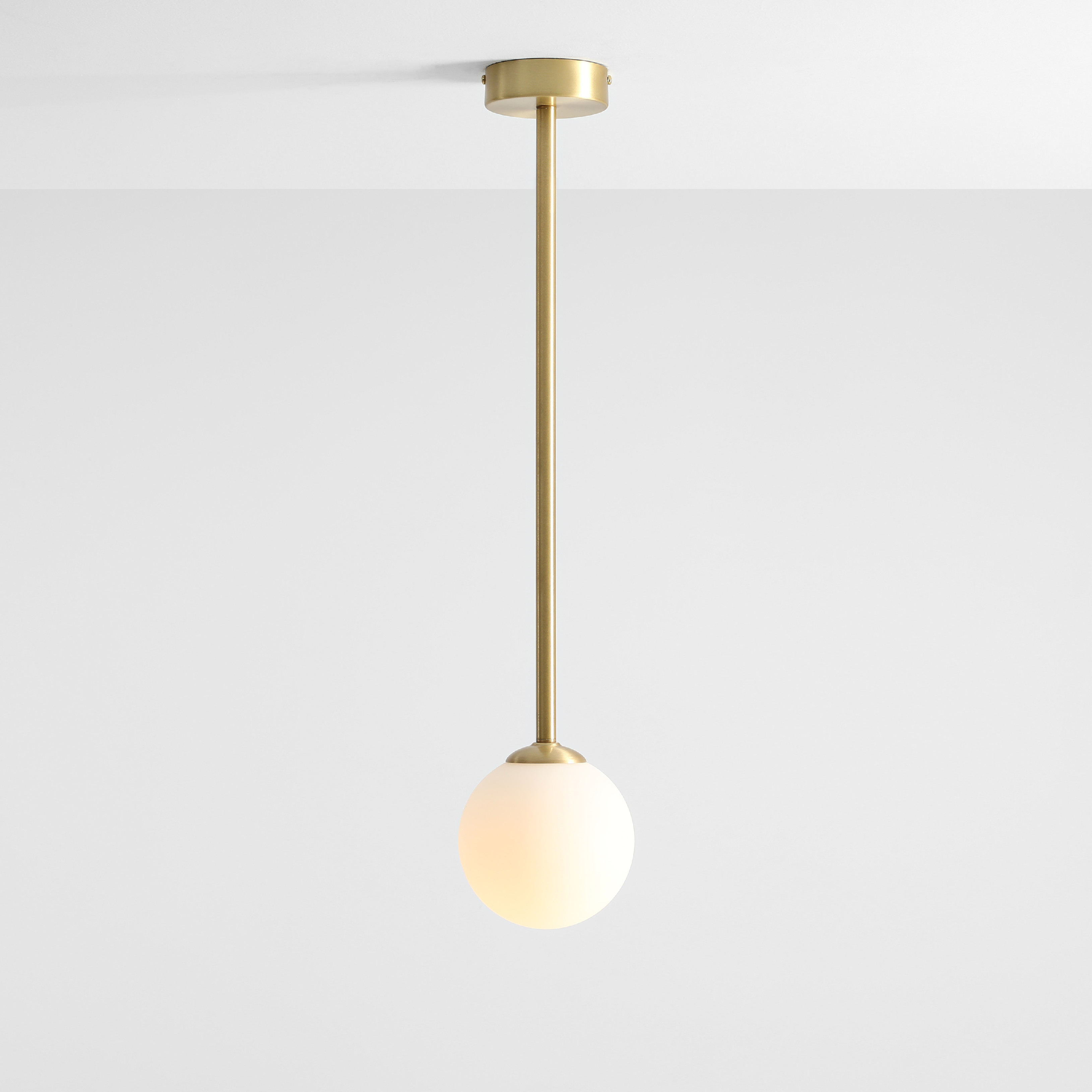 PINNE BRASS | Jednoduchá stropná lampa v mosadznom prevedení Veľkosť: M