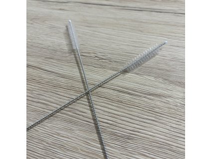 Čistící kartáček na brčko