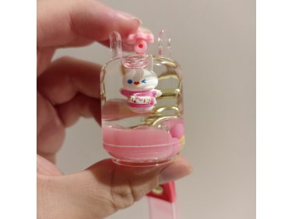 Králíček v růžové tekutině