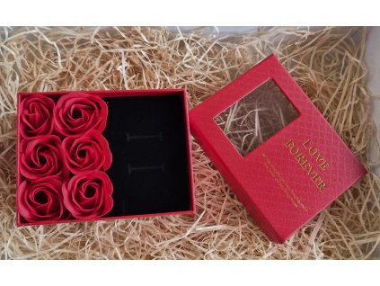 Dárková krabička s růžemi - červená