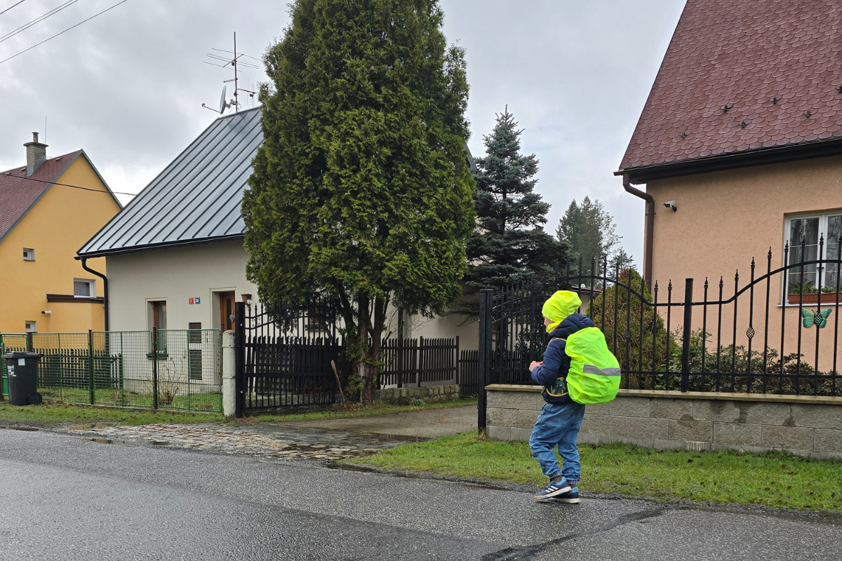 Chodí vaše děti do školy samy, nebo se o ně bojíte? Jak poznat, že jsou připravené.