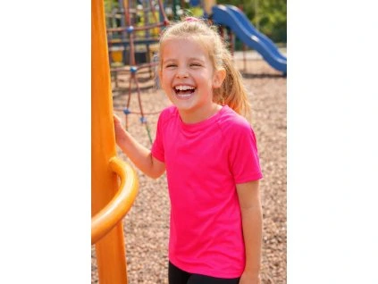 neonově růžové triko