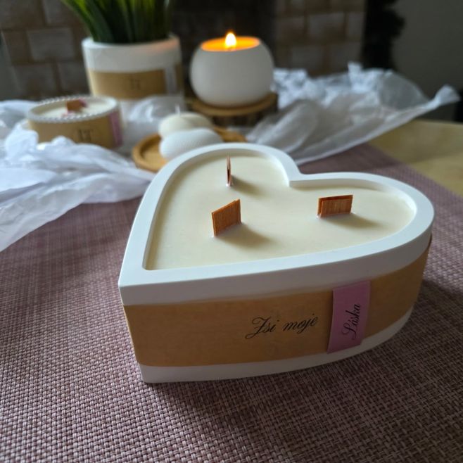 ✨️NOVINKA✨️ v e-shopu, velká láska si zaslouží velké gesto, s naší XL svíčkou zazáříš 🚀 🛒 Skladem na luminaterra.cz #laska...